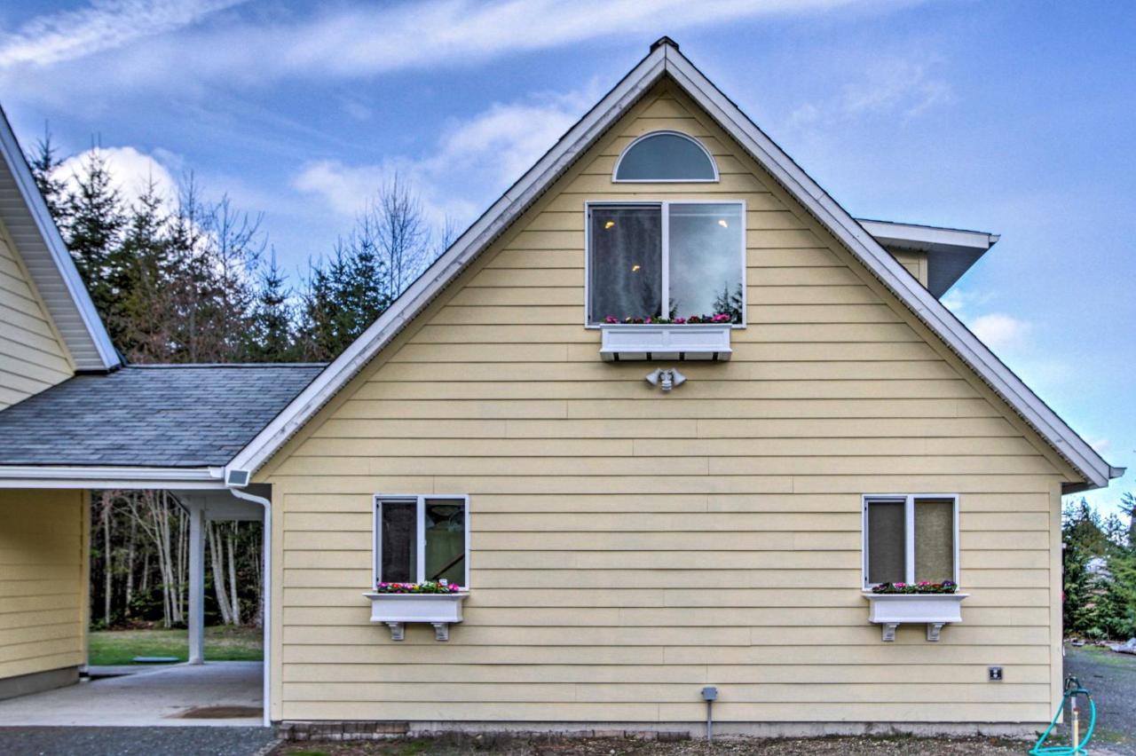 Charming Port Angeles Studio With Deck And Views! Apartment Exterior photo